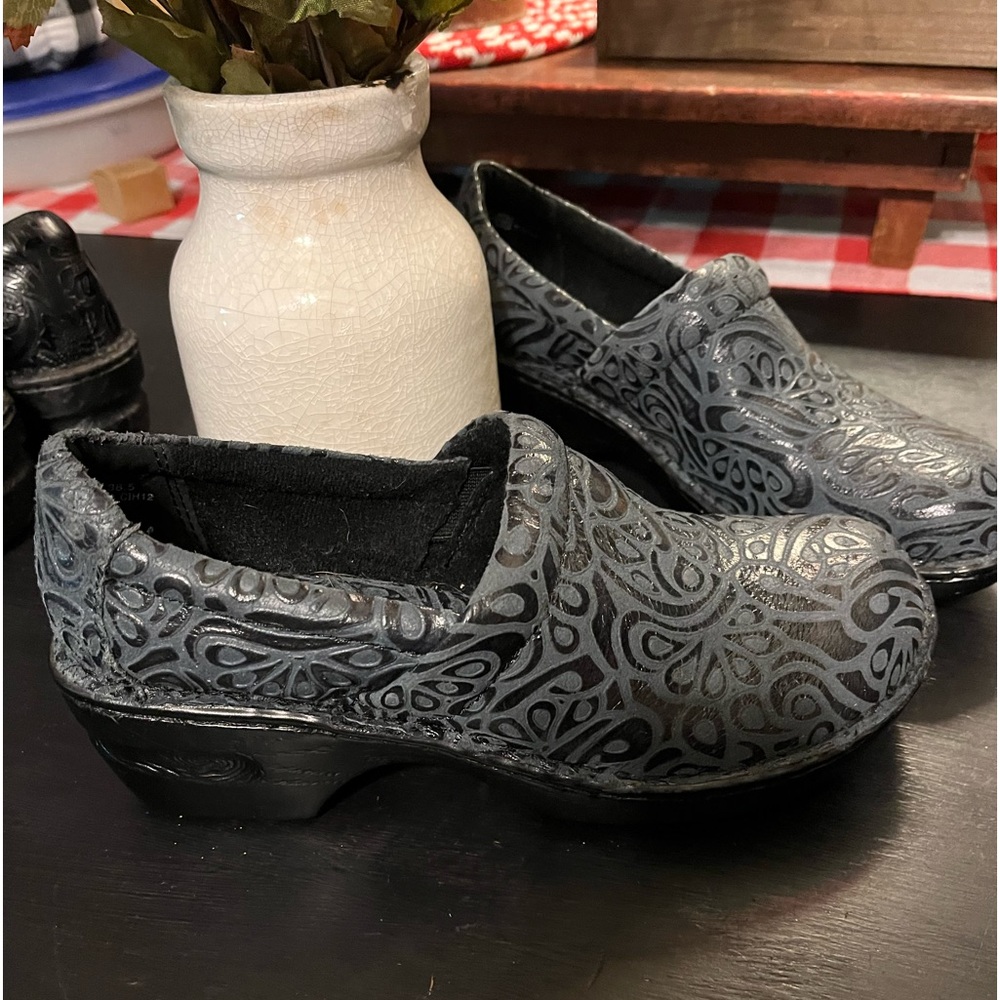 I have 2 pairs of BOC shoes New ! Will sell both pairs for $30 together!